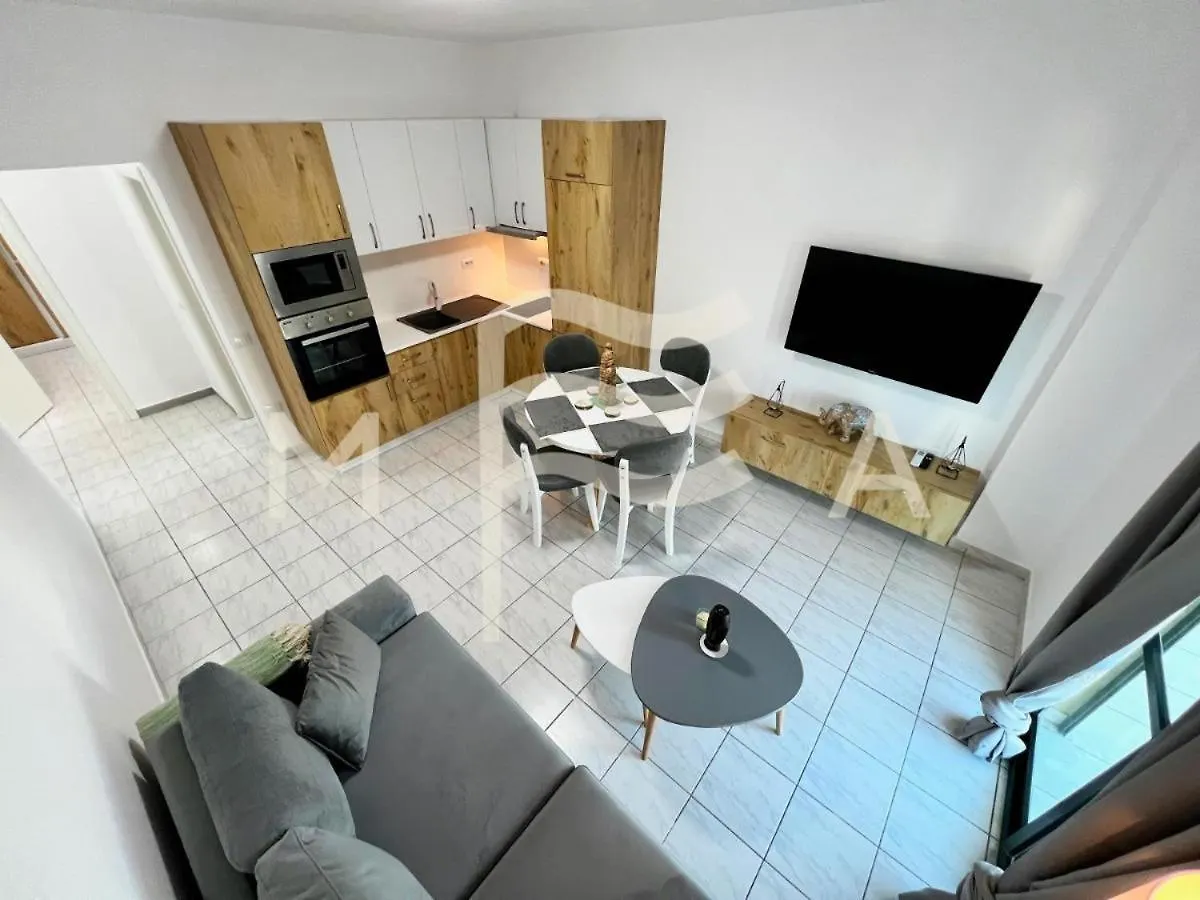 Tiara Beach Apartment location